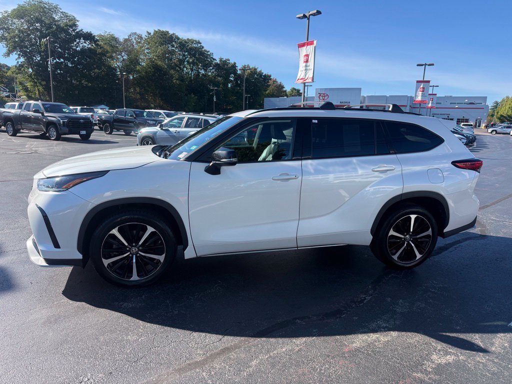 Certified 2021 Toyota Highlander XSE AWD/4WD image 3