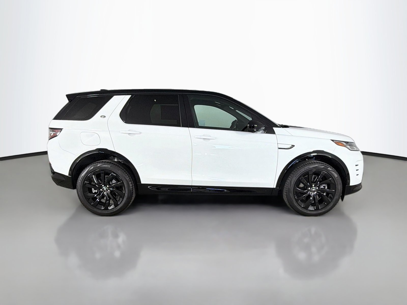 Used 2024 Land Rover Discovery Sport Dynamic SE AWD/4WD image 8