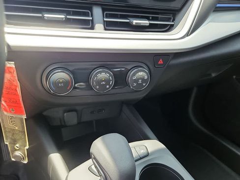 Used 2025 Chevrolet Trax LS FWD image 28