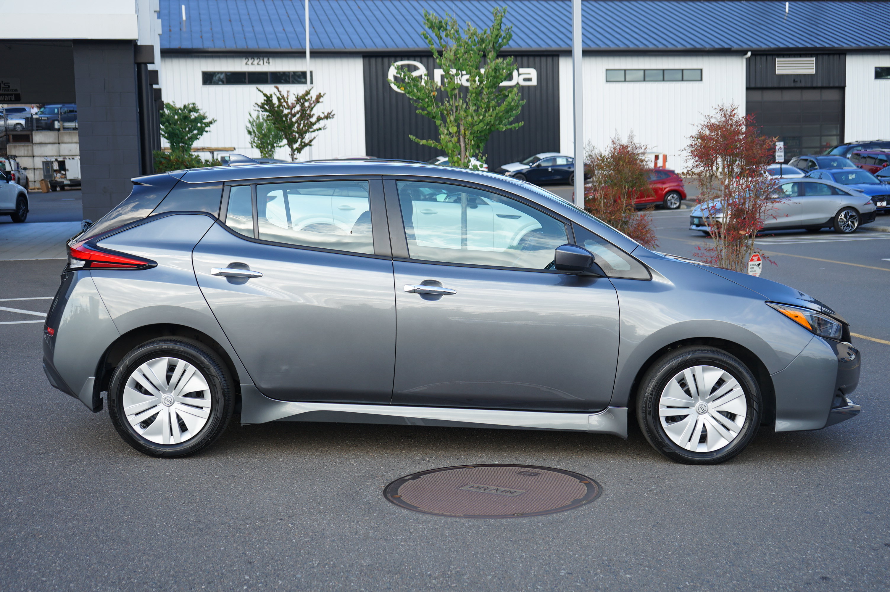 Used 2025 Nissan Leaf S FWD image 2