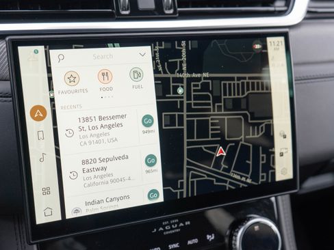 Used 2022 Jaguar F-PACE SVR image 18