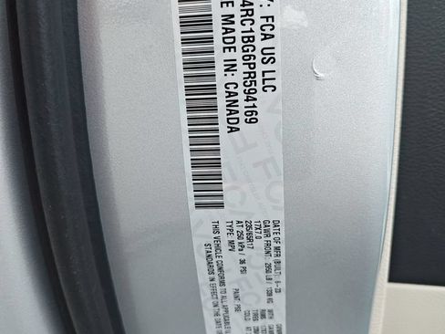 Used 2023 Chrysler Pacifica Touring-L FWD image 25
