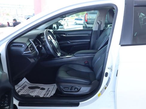 Used 2020 Toyota Camry SE FWD image 15