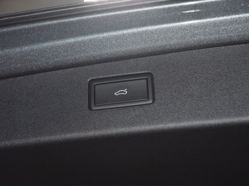 New 2026 Volkswagen Tiguan SE image 26