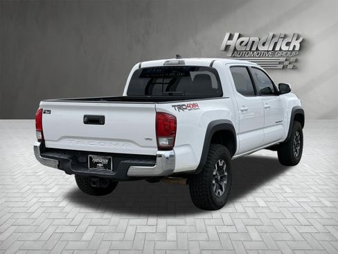 Used 2017 Toyota Tacoma TRD Off-Road w/ Tow Package (A/T) AWD/4WD image 10