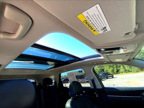 Used 2023 Kia Sorento S w/ Panoramic Sunroof Package image 13