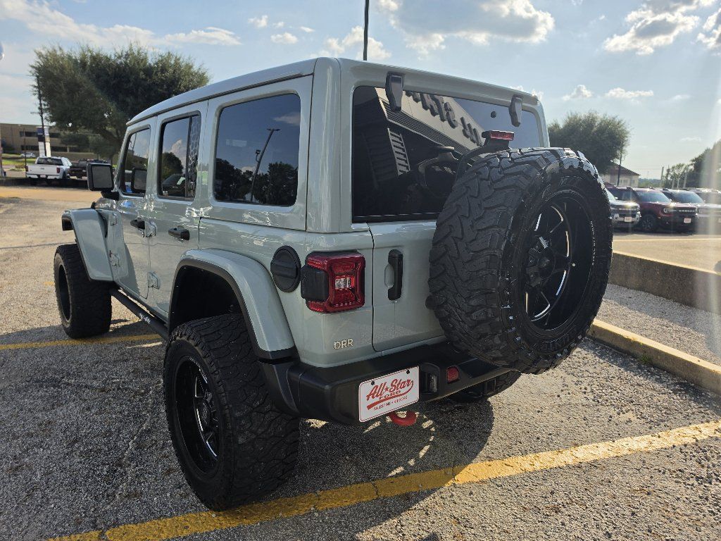 Used 2023 Jeep Wrangler Unlimited Rubicon w/ Cold Weather Group AWD/4WD image 7