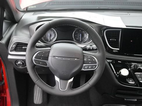 New 2027 Chrysler Pacifica Select w/ Family Tech Group AWD/4WD image 27