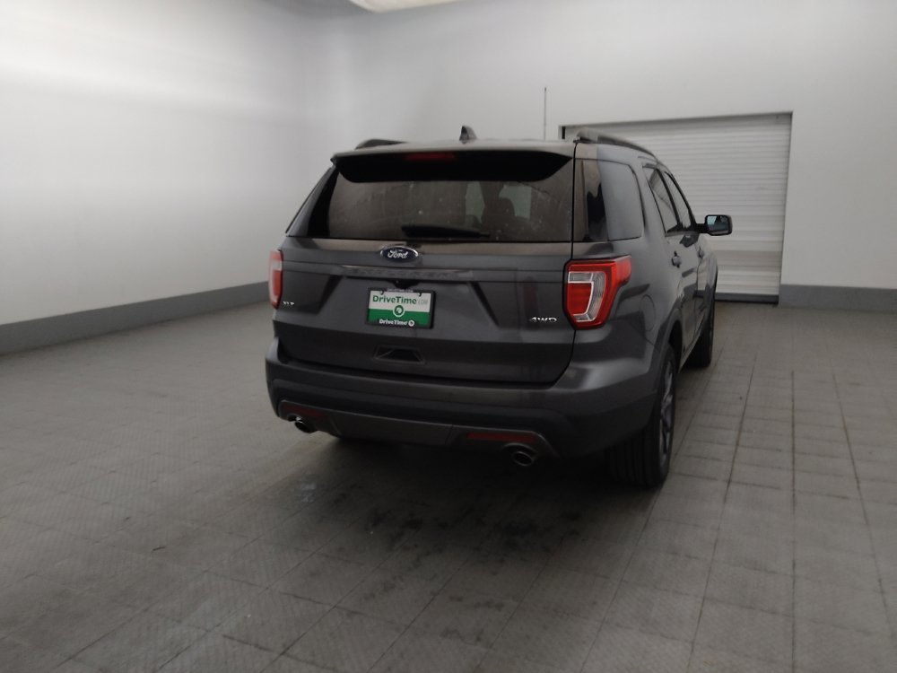 Used 2017 Ford Explorer XLT w/ Equipment Group 202A AWD/4WD image 7