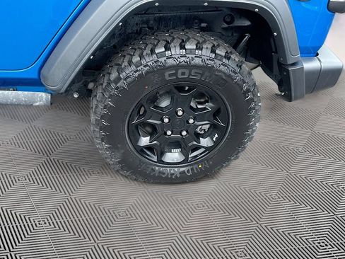 Used 2023 Jeep Wrangler Unlimited AWD/4WD image 35