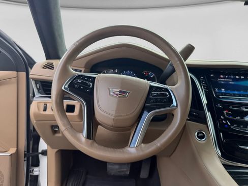Used 2018 Cadillac Escalade Platinum RWD image 12