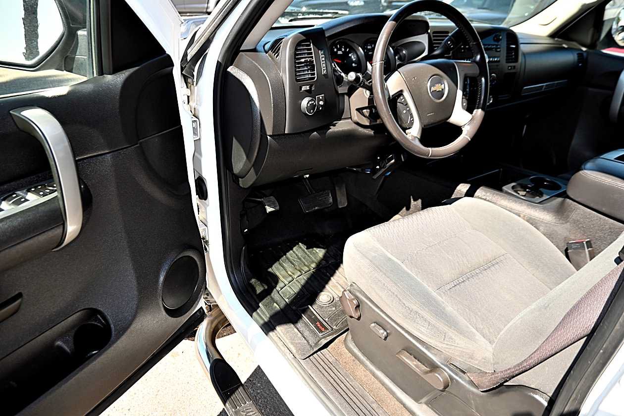 Used 2008 Chevrolet Silverado 2500 LT w/ 2LT Convenience Package RWD image 19