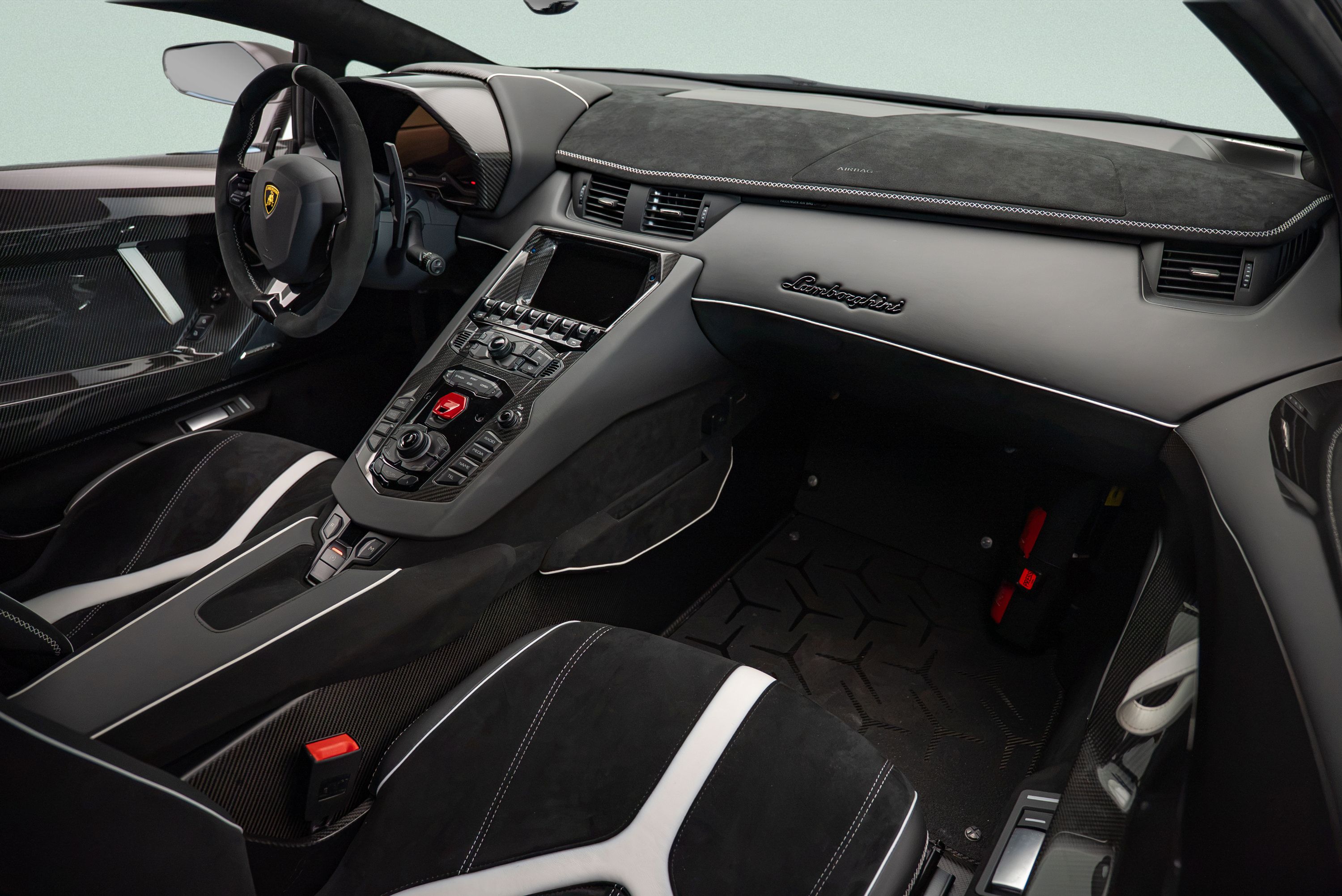 Used 2020 Lamborghini Aventador SVJ AWD/4WD image 8