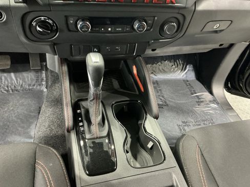 Used 2025 Nissan Frontier PRO-4X image 12