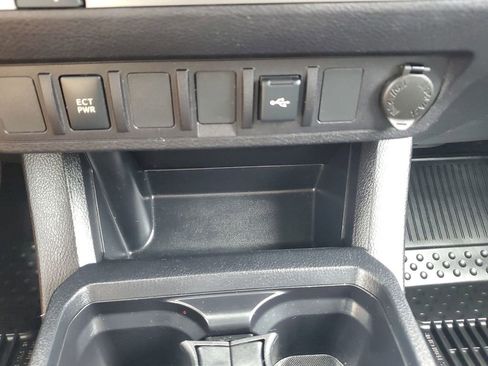 Certified 2020 Toyota Tacoma SR5 image 30