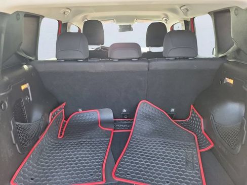 Used 2017 Jeep Renegade Latitude FWD image 7
