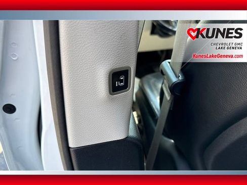 Used 2019 Chrysler Pacifica Touring-L FWD image 16