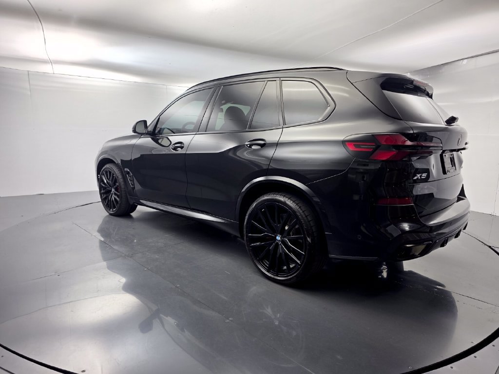 Used 2024 BMW X5 xDrive40i w/ M Sport Package AWD/4WD image 4