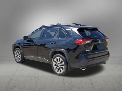 Used 2020 Toyota RAV4 XLE Premium FWD image 4