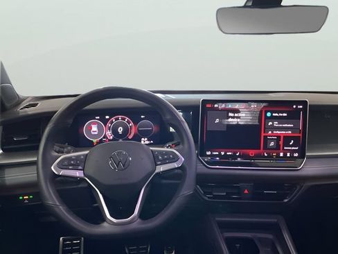 Certified 2025 Volkswagen Tiguan SE R-Line AWD/4WD image 6
