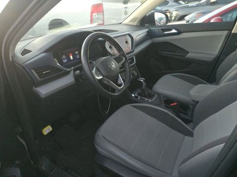 Used 2022 Volkswagen Taos SE w/ Panoramic Sunroof Package image 11