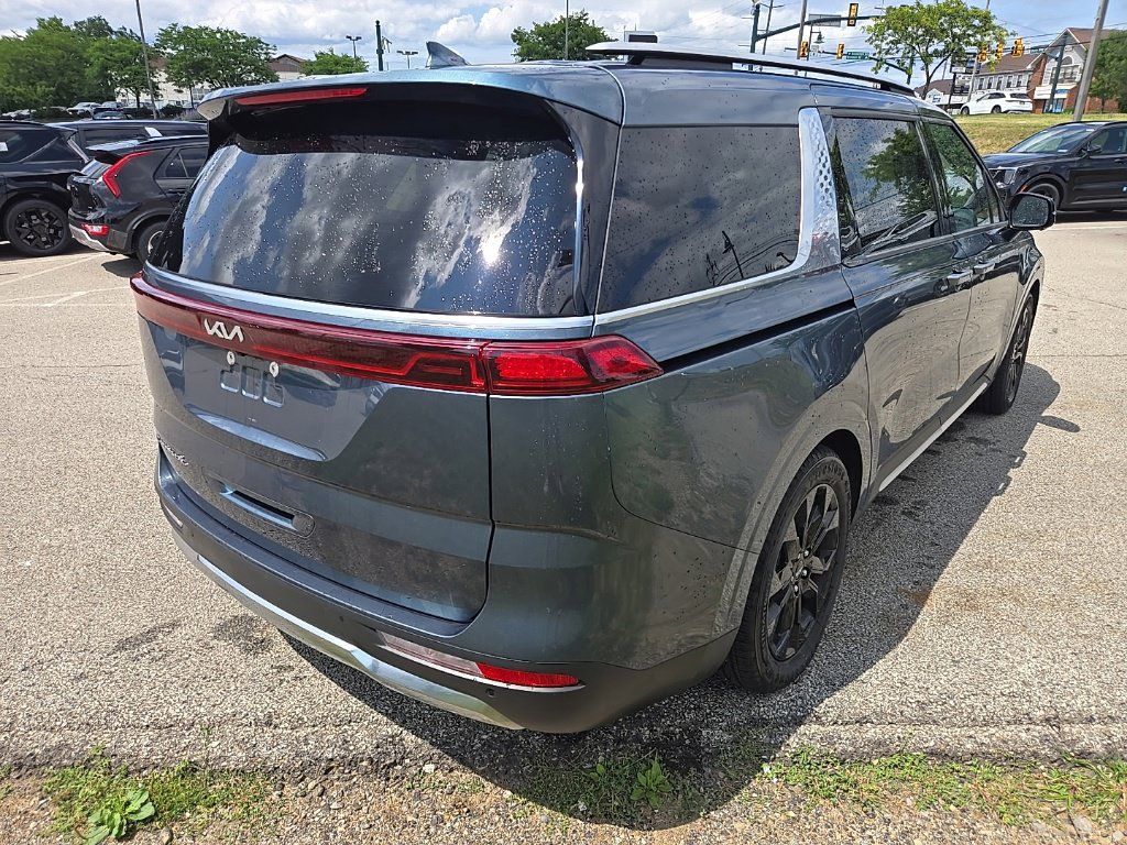 Certified 2022 Kia Carnival SX Prestige FWD image 3