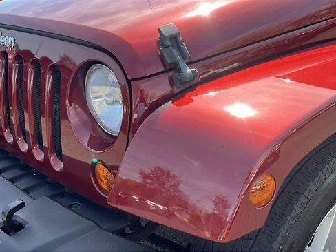 Used 2007 Jeep Wrangler Unlimited Sahara AWD/4WD image 7