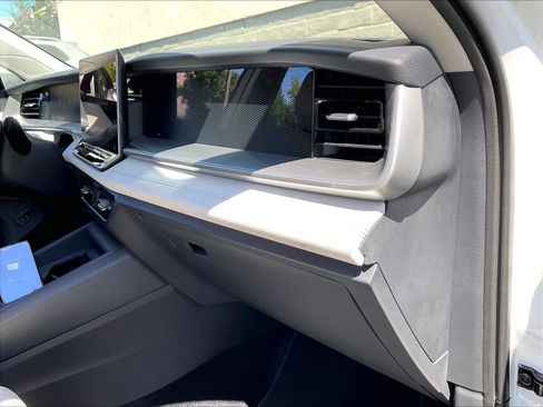 Certified 2025 Volkswagen Tiguan SE AWD/4WD image 15