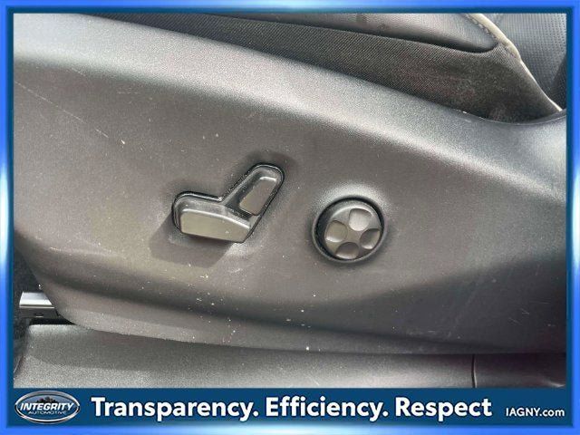 Used 2025 Chrysler Pacifica Limited FWD image 19