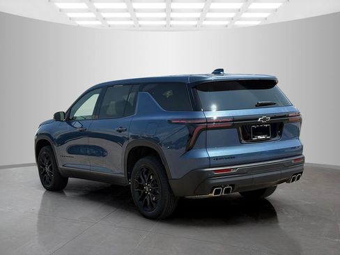 Used 2024 Chevrolet Traverse LS w/ Midnight/Sport Edition FWD image 5