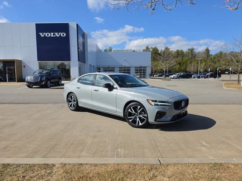 Used 2024 Volvo S60 B5 Plus image 2