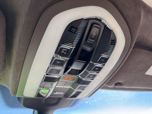 Used 2014 Porsche Cayenne Turbo S image 34