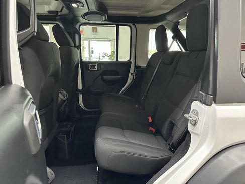 Used 2018 Jeep Wrangler Unlimited Sport S AWD/4WD image 13