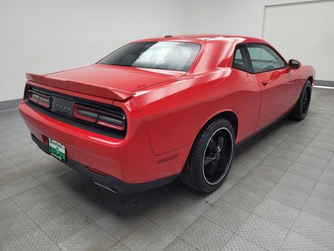 Used 2019 Dodge Challenger SXT image 9