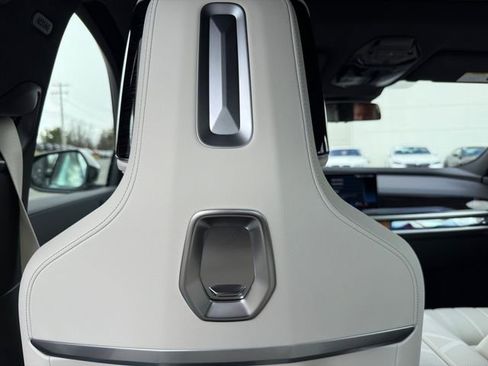 New 2026 BMW 750e xDrive image 24