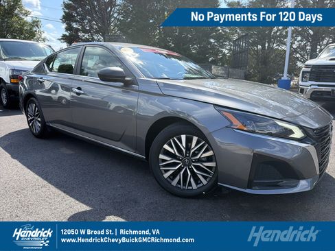 Used 2024 Nissan Altima 2.5 SV FWD image 1