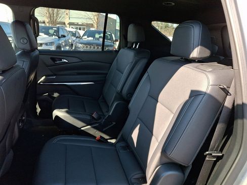 Used 2025 Chevrolet Traverse LT image 20