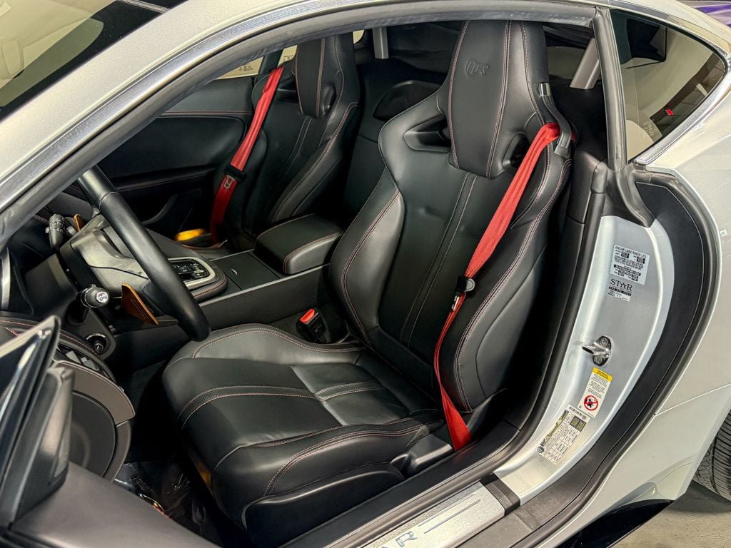 Used 2015 Jaguar F-TYPE R RWD image 9