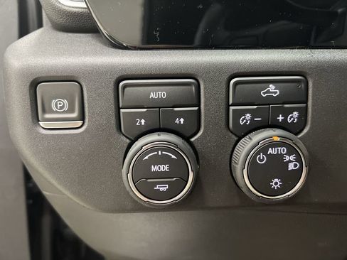 Used 2022 Chevrolet Silverado 1500 LT AWD/4WD image 18