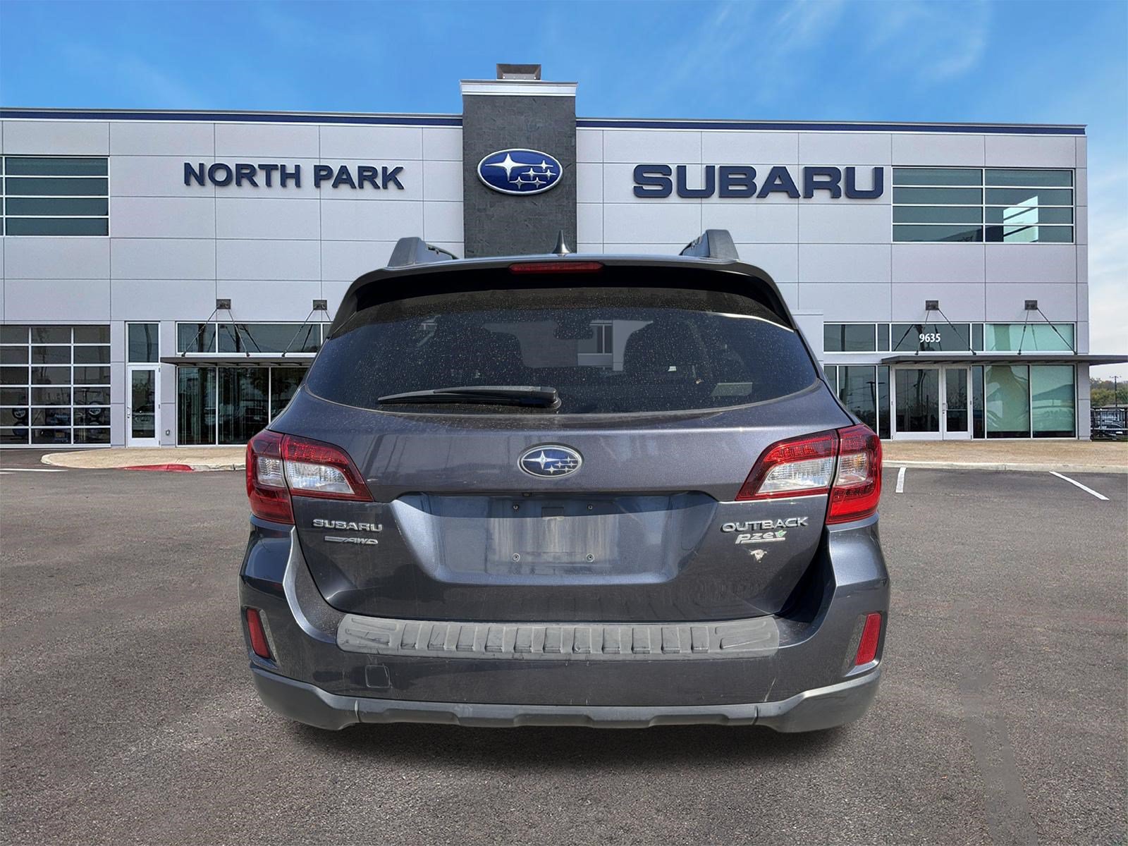 Used 2017 Subaru Outback 2.5i Limited w/ Popular Package #5 AWD/4WD image 4
