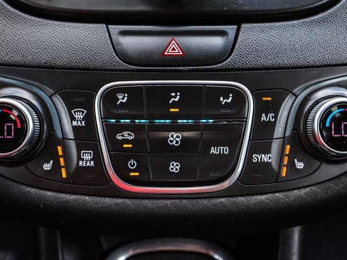 Used 2019 Chevrolet Malibu LT image 12