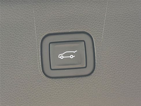 Certified 2023 Buick Enclave Avenir w/ Avenir Technology Package FWD image 19