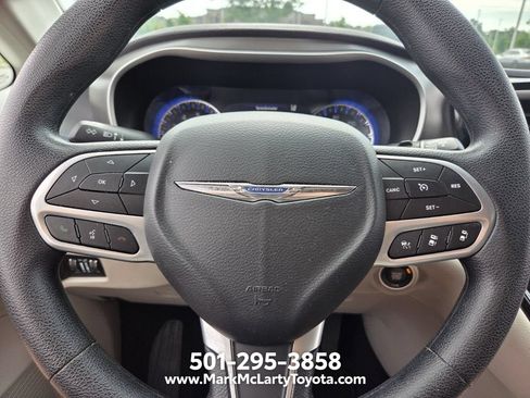 Used 2021 Chrysler Pacifica Touring FWD image 22
