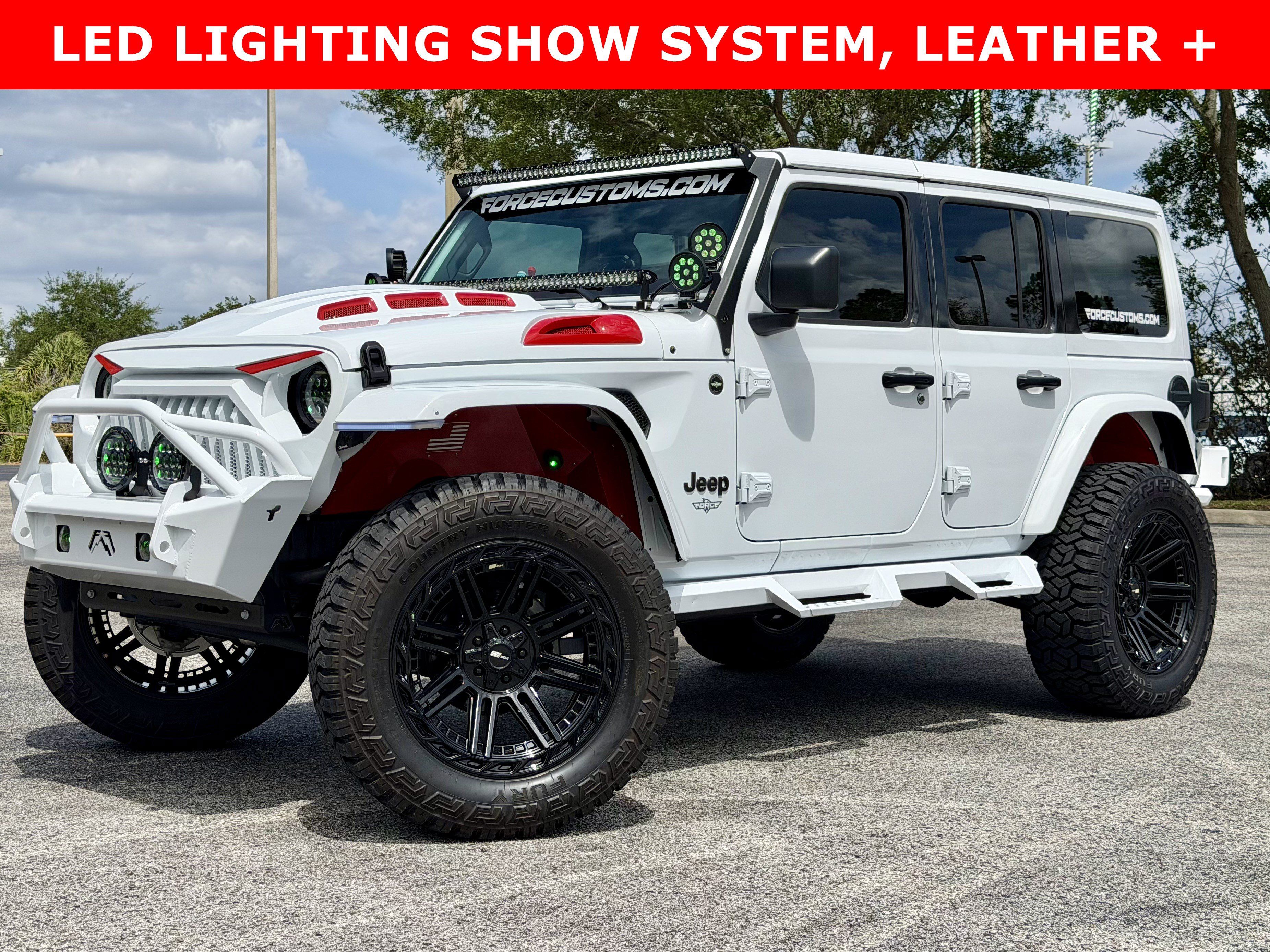 Used 2025 Jeep Wrangler Unlimited Sahara AWD/4WD image 1