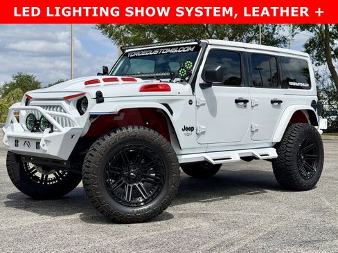 Used 2025 Jeep Wrangler Unlimited Sahara AWD/4WD image 1