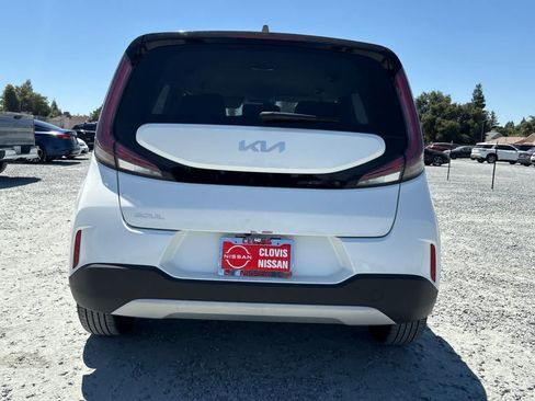 Used 2025 Kia Soul LX FWD image 8