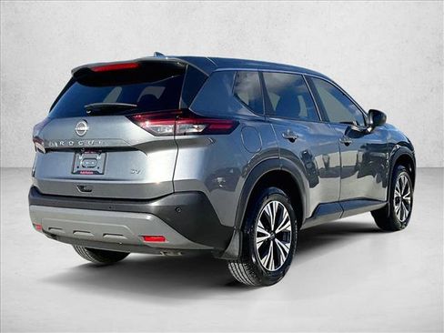 Used 2023 Nissan Rogue SV image 2