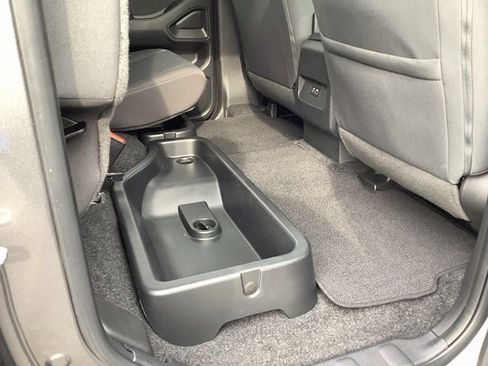 Used 2024 Nissan Frontier SV w/ Technology Package image 32