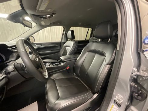 Used 2023 Jeep Grand Cherokee L Limited AWD/4WD image 8