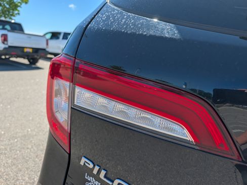 Used 2021 Honda Pilot Special Edition image 17